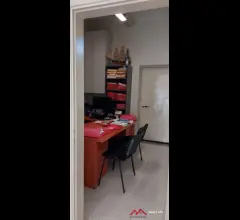 Appartamenti in Vendita - Negozio con vetrina - affittato ideale per investimento