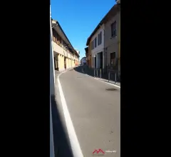 Appartamenti in Vendita - Negozio con vetrina - affittato ideale per investimento