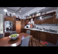 Appartamenti in Vendita - Quadrilocale su due livelli con cantina