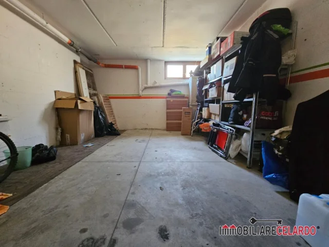 Garage finestrato