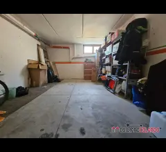 Garage finestrato