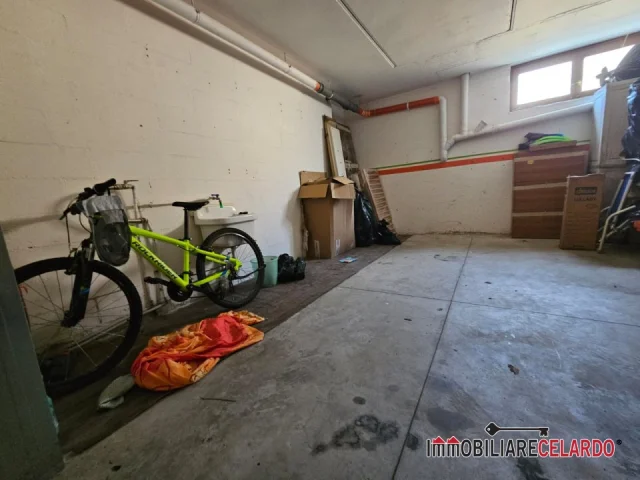 Appartamenti in Vendita - Garage finestrato