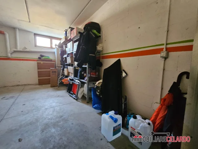 Appartamenti in Vendita - Garage finestrato