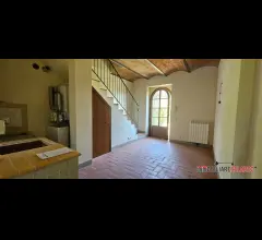 Appartamenti in Vendita - Porzione di casolare in prima campagna