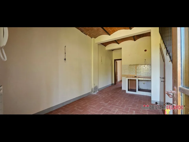 Appartamenti in Vendita - Porzione di casolare in prima campagna