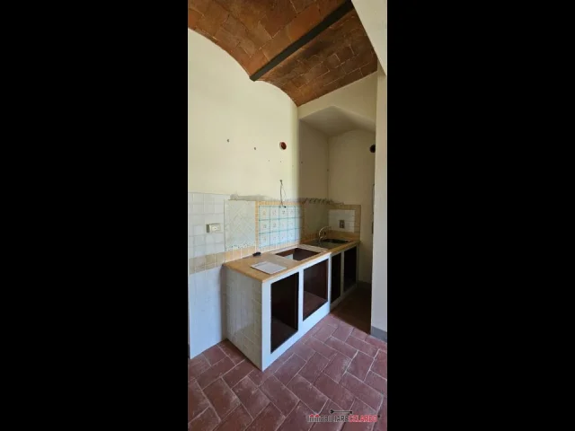 Appartamenti in Vendita - Porzione di casolare in prima campagna