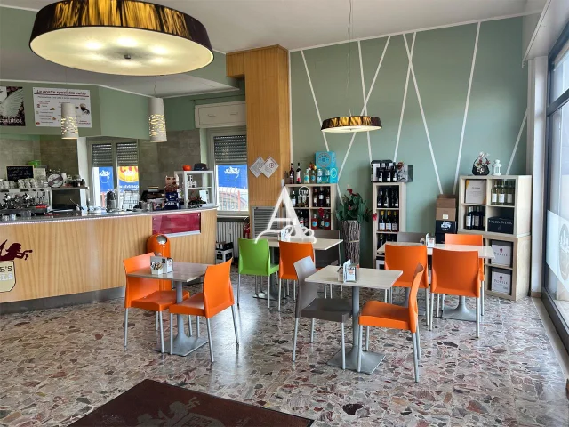 Tecnoazienda - bar giornaliero con plateatico privato
