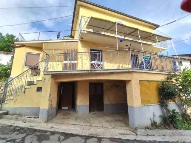 Appartamenti in Vendita - Casa singola in roccamontepiano con terreno, abruzzo, (ch)