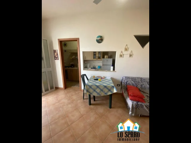 Appartamenti in Vendita - Immobile indipendente su tre elevazioni zona canalotto