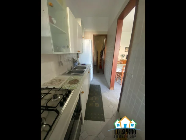 Appartamenti in Vendita - Immobile indipendente su tre elevazioni zona canalotto