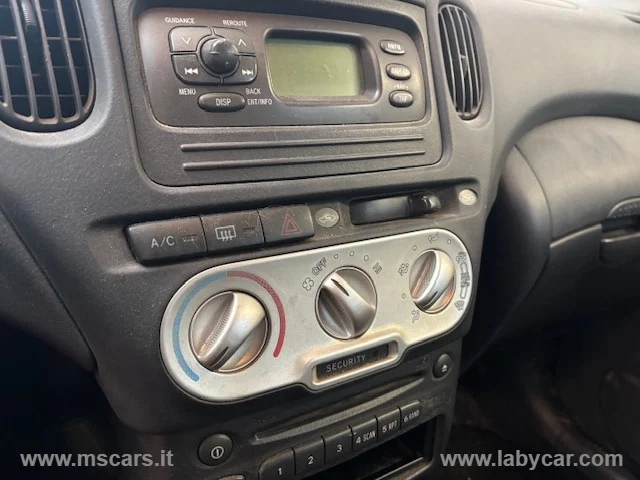 Auto - Toyota yaris verso 1.3 16v sol
