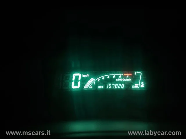 Auto - Toyota yaris verso 1.3 16v sol