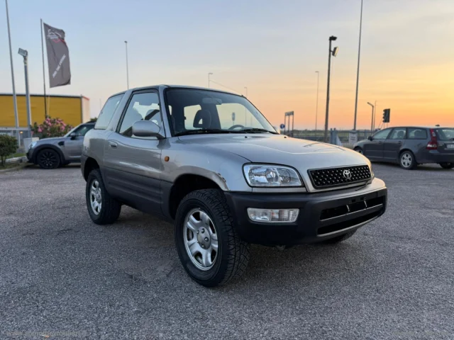 Toyota rav4 2.0 3p. fun