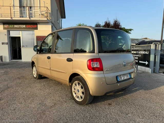 Auto - Fiat multipla 1.6 16v natural power emotion