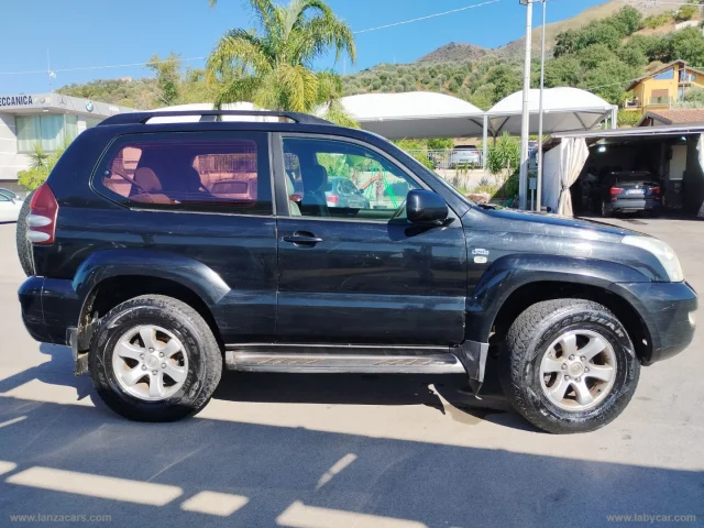Auto - Toyota land cruiser 3.0 tdi d-4d 3p. 90 std