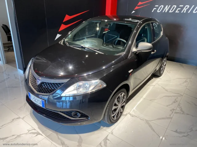 Auto - Lancia ypsilon 1.2 69 cv 5p. gpl ecochic gold