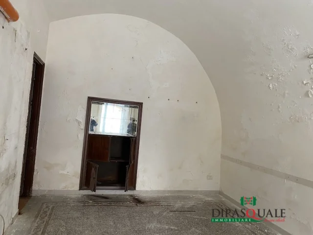 Appartamenti in Vendita - Zona movida. piccolo locale vicino piazza san giovanni