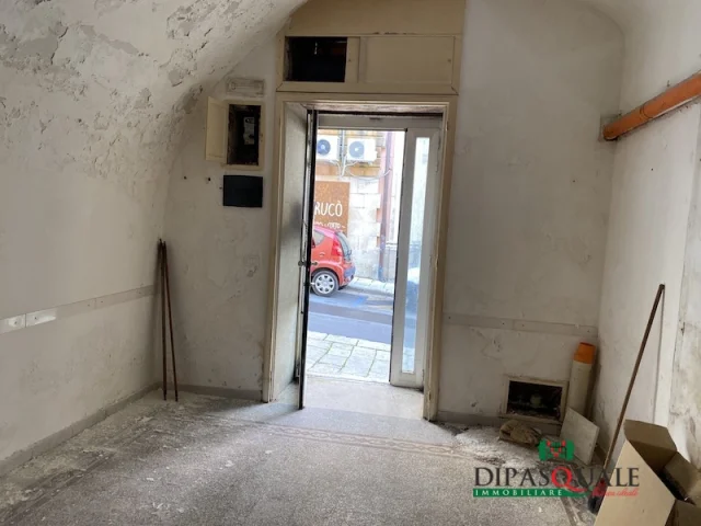 Appartamenti in Vendita - Zona movida. piccolo locale vicino piazza san giovanni