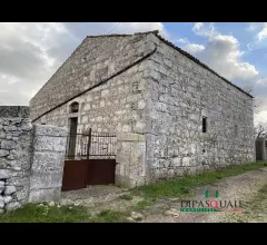 Appartamenti in Vendita - Caseggiati rurali e terreni in contrada pizzillo-renna