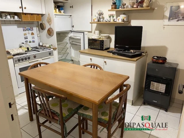 Appartamenti in Vendita - Appartamento primo  piano zona via carducci