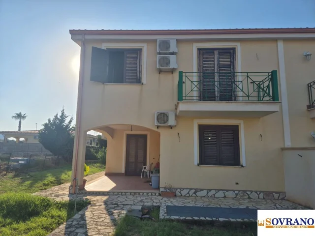 Appartamenti in Vendita - Carini / piraineto: villa con accesso privato al mare