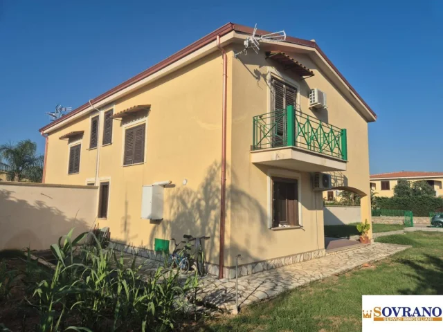 Appartamenti in Vendita - Carini / piraineto: villa con accesso privato al mare