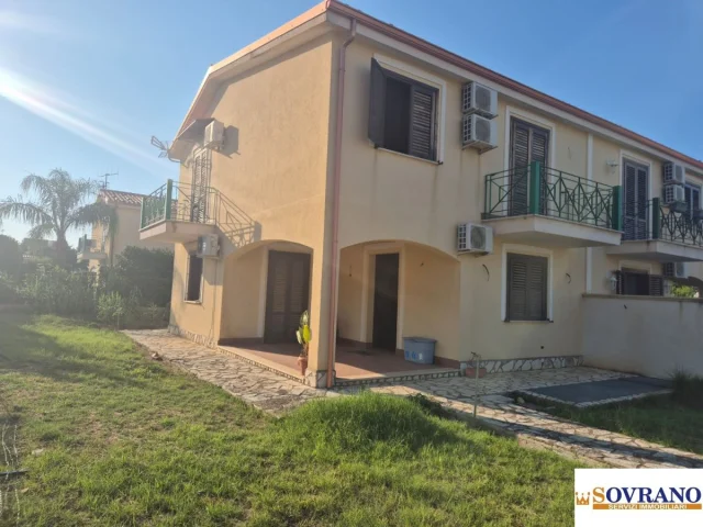 Appartamenti in Vendita - Carini / piraineto: villa con accesso privato al mare