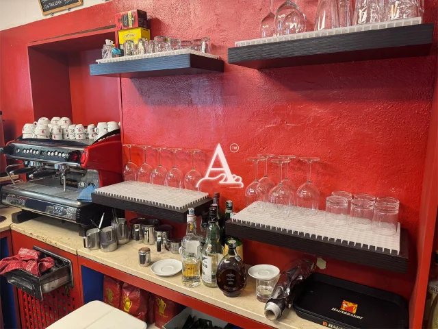 Appartamenti in Vendita - Tecnoazienda - bar tabacchi