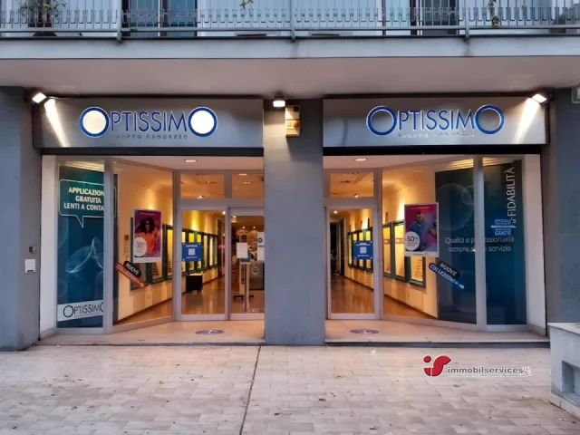 Appartamenti in Vendita - Locale commerciale-negozio in locazione in via notarbartolo