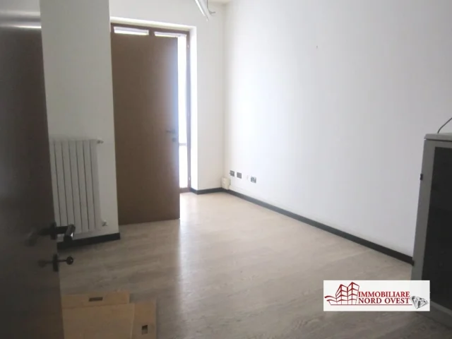Appartamenti in Vendita - Ampio appartamento in corte