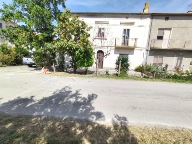 Appartamenti in Vendita - Appartamento con garages a rocca san giovanni