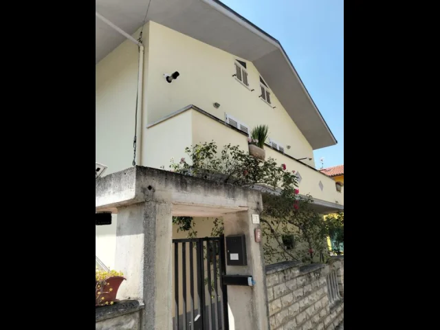 Appartamenti in Vendita - Casa singola a bussi sul tirino (abruzzo, pe)