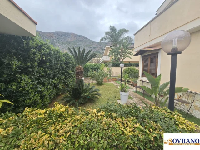 Appartamenti in Vendita - Isola delle femmine: villa vista mare
