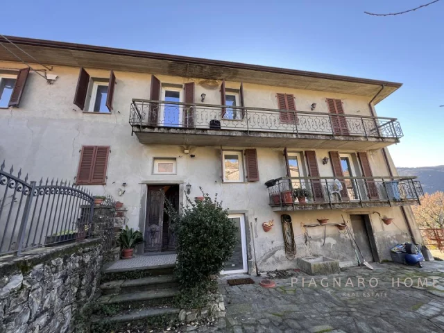 Appartamenti in Vendita - Casa semi indipendente con piscina e terreno