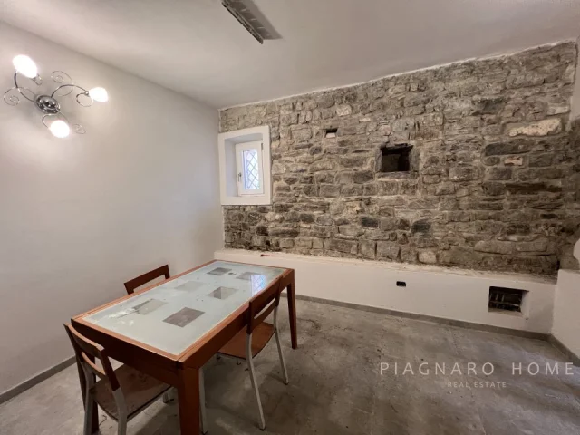 Appartamenti in Vendita - Casa semi indipendente con piscina e terreno