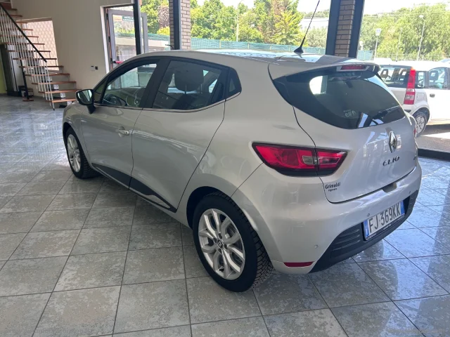 Auto - Renault clio dci 8v 75 cv s&s 5p. energy intens