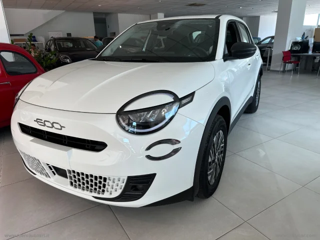 Auto - Fiat 600 hybrid 110 cv dct mhev