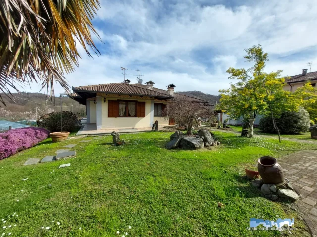 Appartamenti in Vendita - Villa unifamiliare con ampio giardino