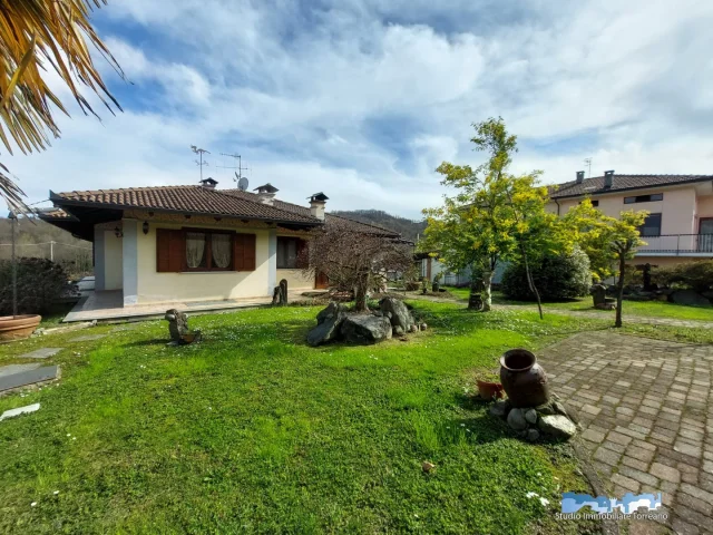 Appartamenti in Vendita - Villa unifamiliare con ampio giardino