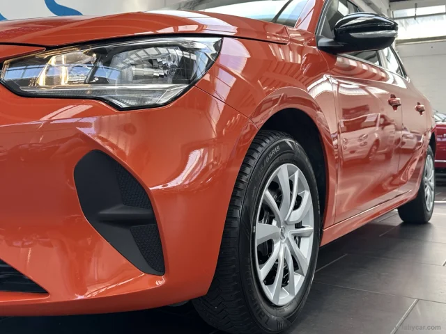 Auto - Opel corsa 1.2 edition