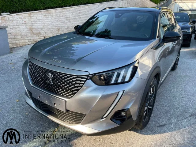 Peugeot e-2008 electric 136 cv gt