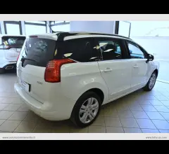 Auto - Peugeot 5008 bluehdi 120 s&s allure
