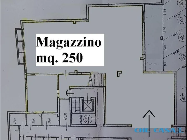 Ampio magazzino vicinissimo al mare