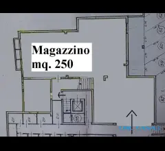 Ampio magazzino vicinissimo al mare