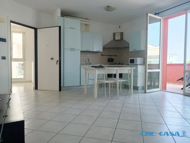 Appartamenti in Vendita - Trilocale ultimo piano con terra abitabile e posto auto