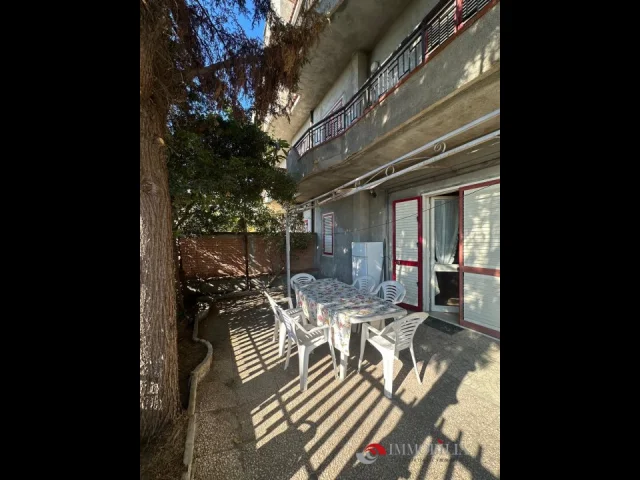 Appartamenti in Vendita - Appartamento con spazioso cortile in via rumbolo