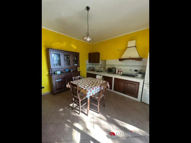 Appartamenti in Vendita - Appartamento con spazioso cortile in via rumbolo