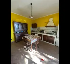 Appartamenti in Vendita - Appartamento con spazioso cortile in via rumbolo