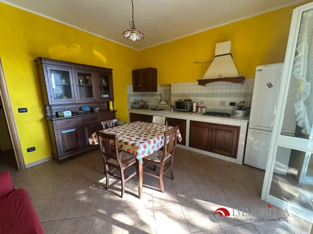 Appartamenti in Vendita - Appartamento con spazioso cortile in via rumbolo