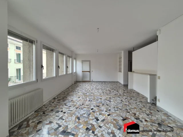 Appartamenti in Vendita - Thiene centro: ampio studio al piano primo